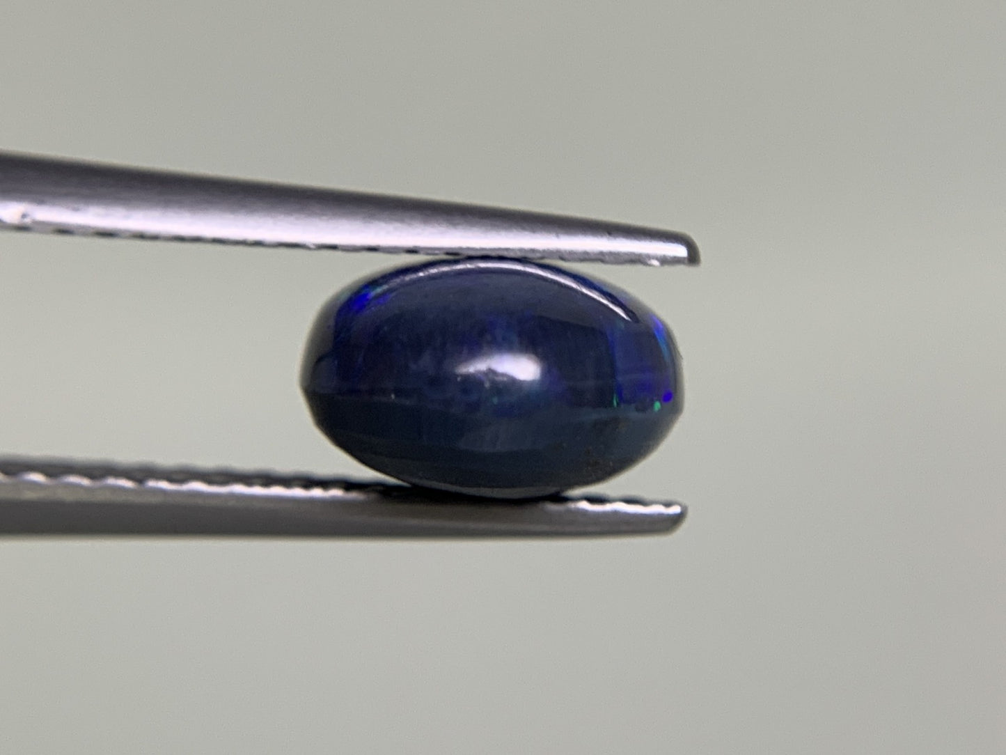 ブラックオパール  2.555ct  中央宝石ソーティング付き  10.5㎜×8.1㎜×5.1㎜  ルース（ 裸石 ） 3437Y