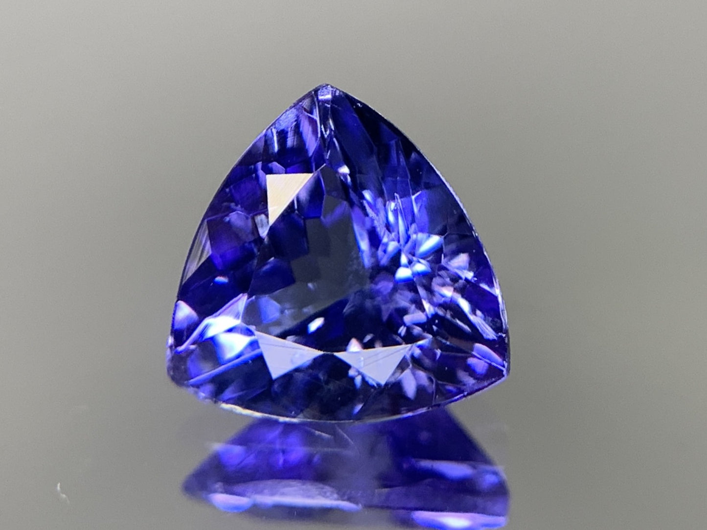 タンザナイト 1.541ct 宝石ソーティング付き  7.8㎜×7.7㎜×4.3㎜  ルース（ 裸石 ） 3450Y