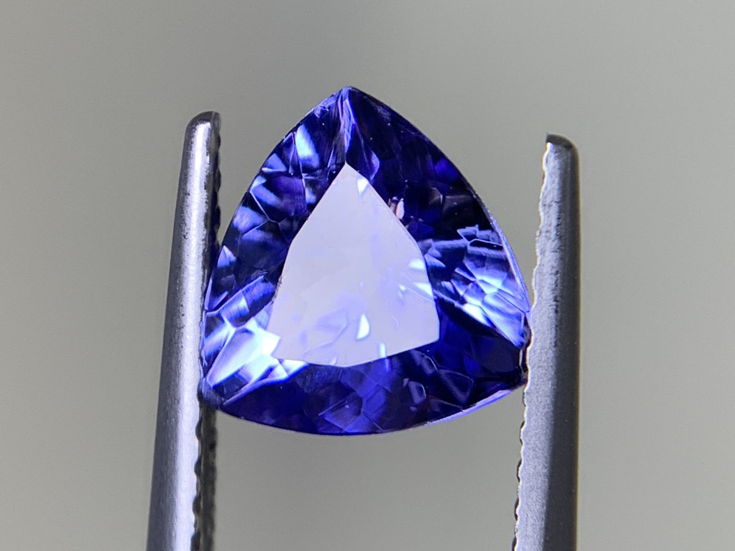 タンザナイト 1.541ct 宝石ソーティング付き  7.8㎜×7.7㎜×4.3㎜  ルース（ 裸石 ） 3450Y