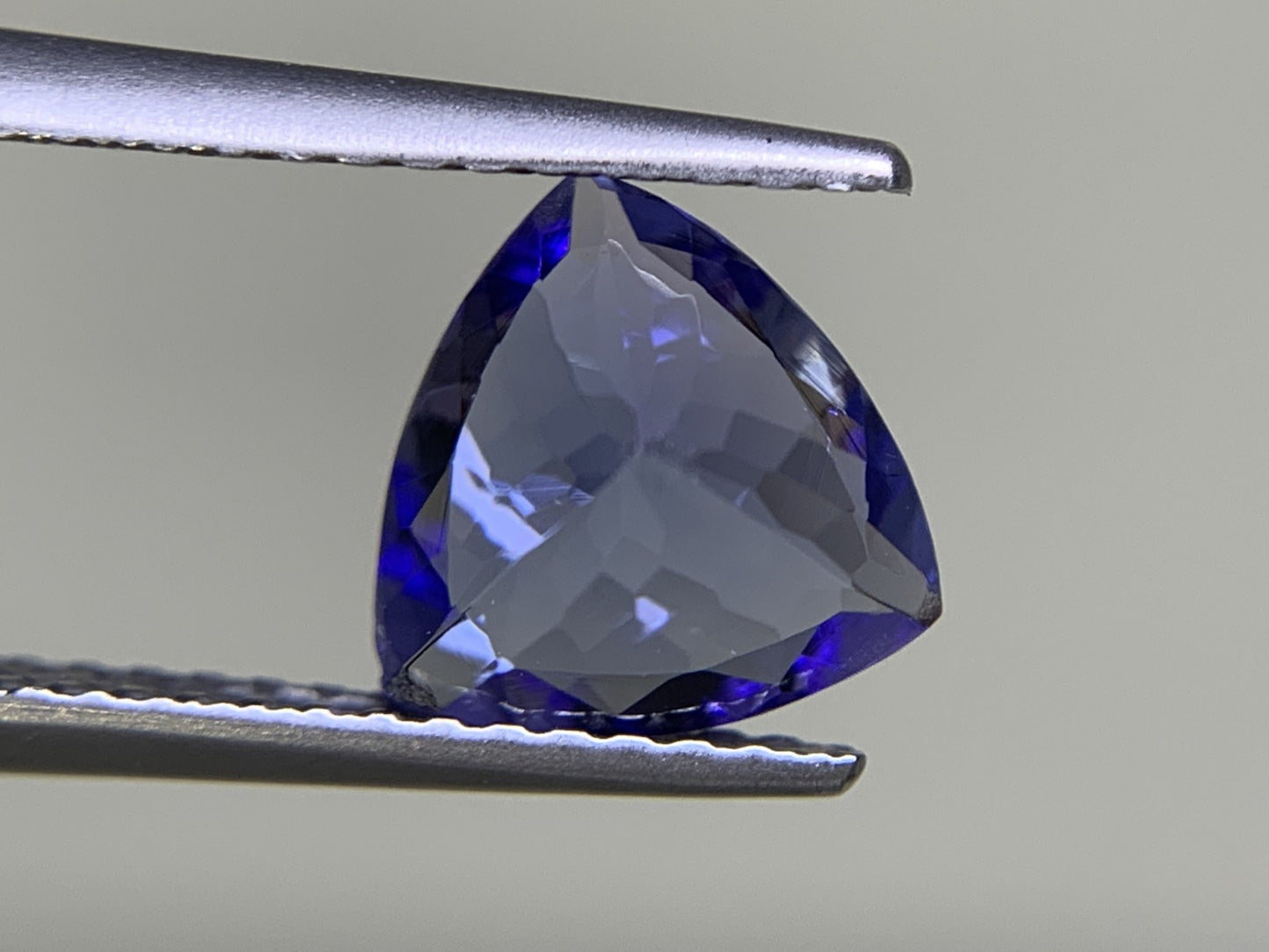 タンザナイト 1.541ct 宝石ソーティング付き  7.8㎜×7.7㎜×4.3㎜  ルース（ 裸石 ） 3450Y