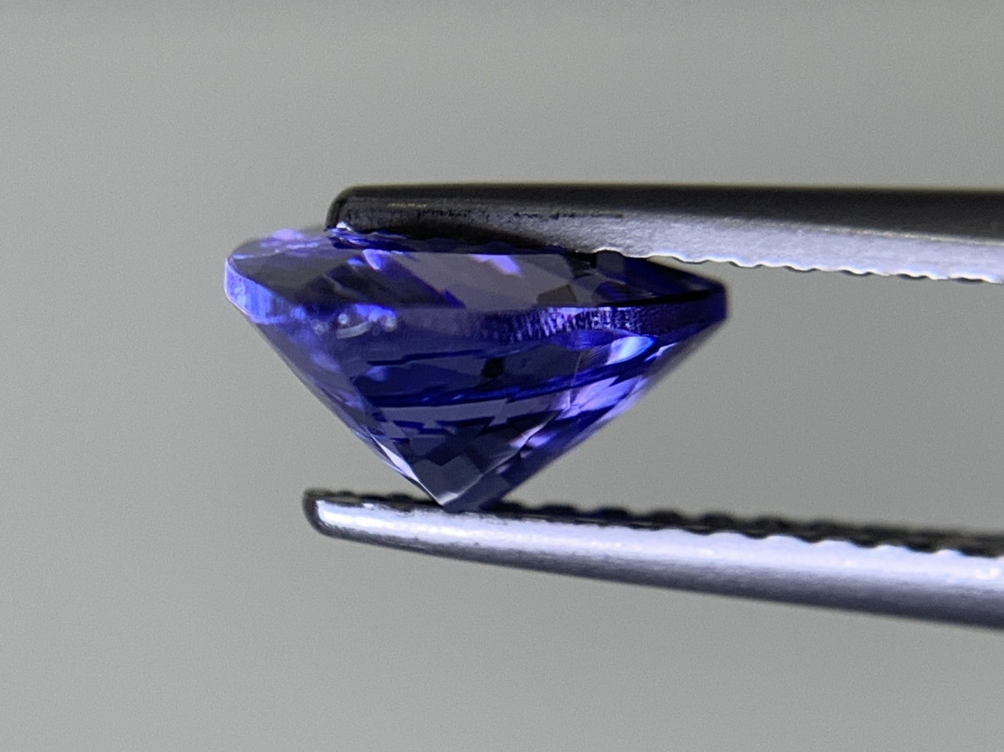 タンザナイト 1.541ct 宝石ソーティング付き  7.8㎜×7.7㎜×4.3㎜  ルース（ 裸石 ） 3450Y