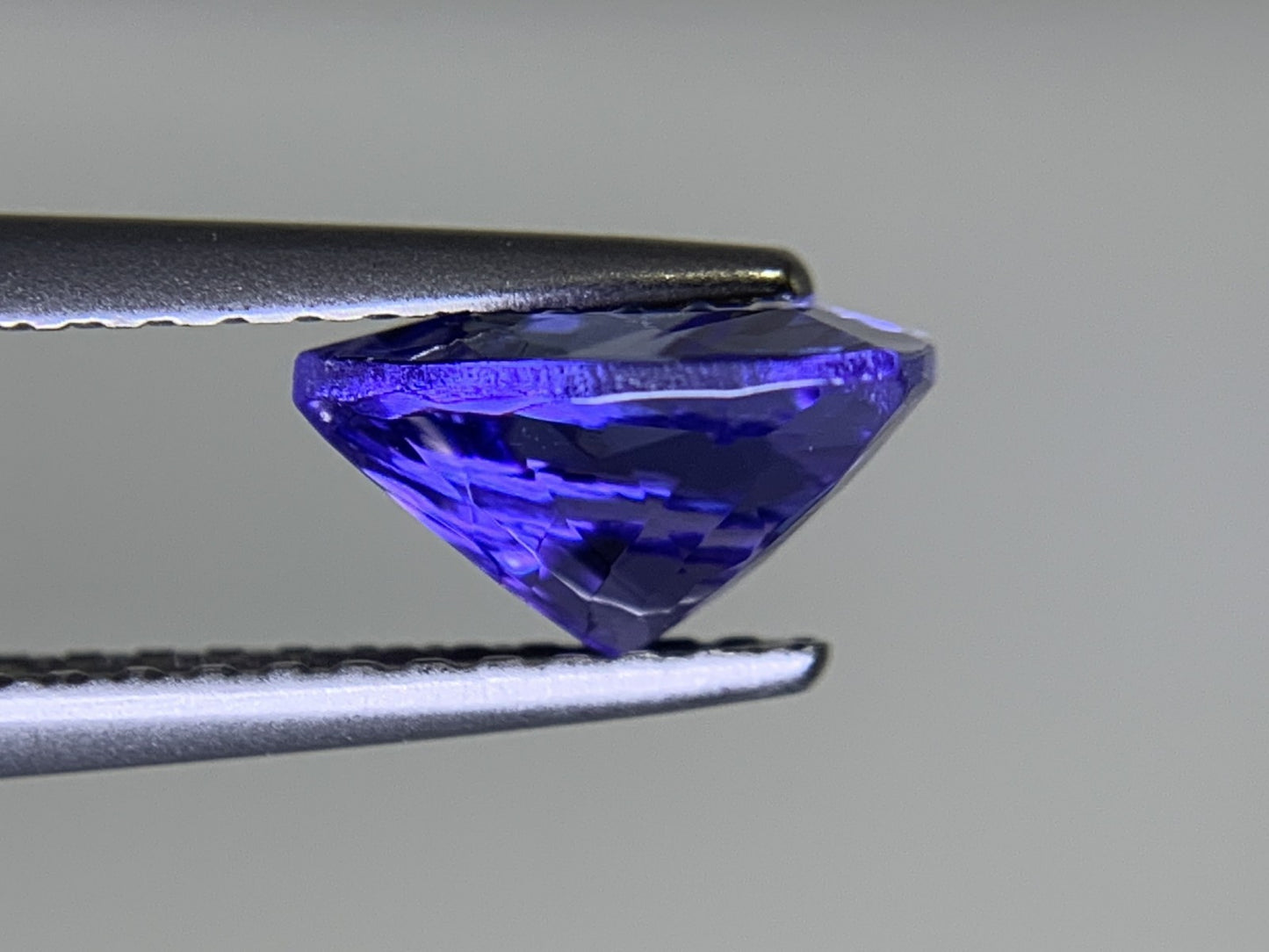 タンザナイト 1.541ct 宝石ソーティング付き  7.8㎜×7.7㎜×4.3㎜  ルース（ 裸石 ） 3450Y