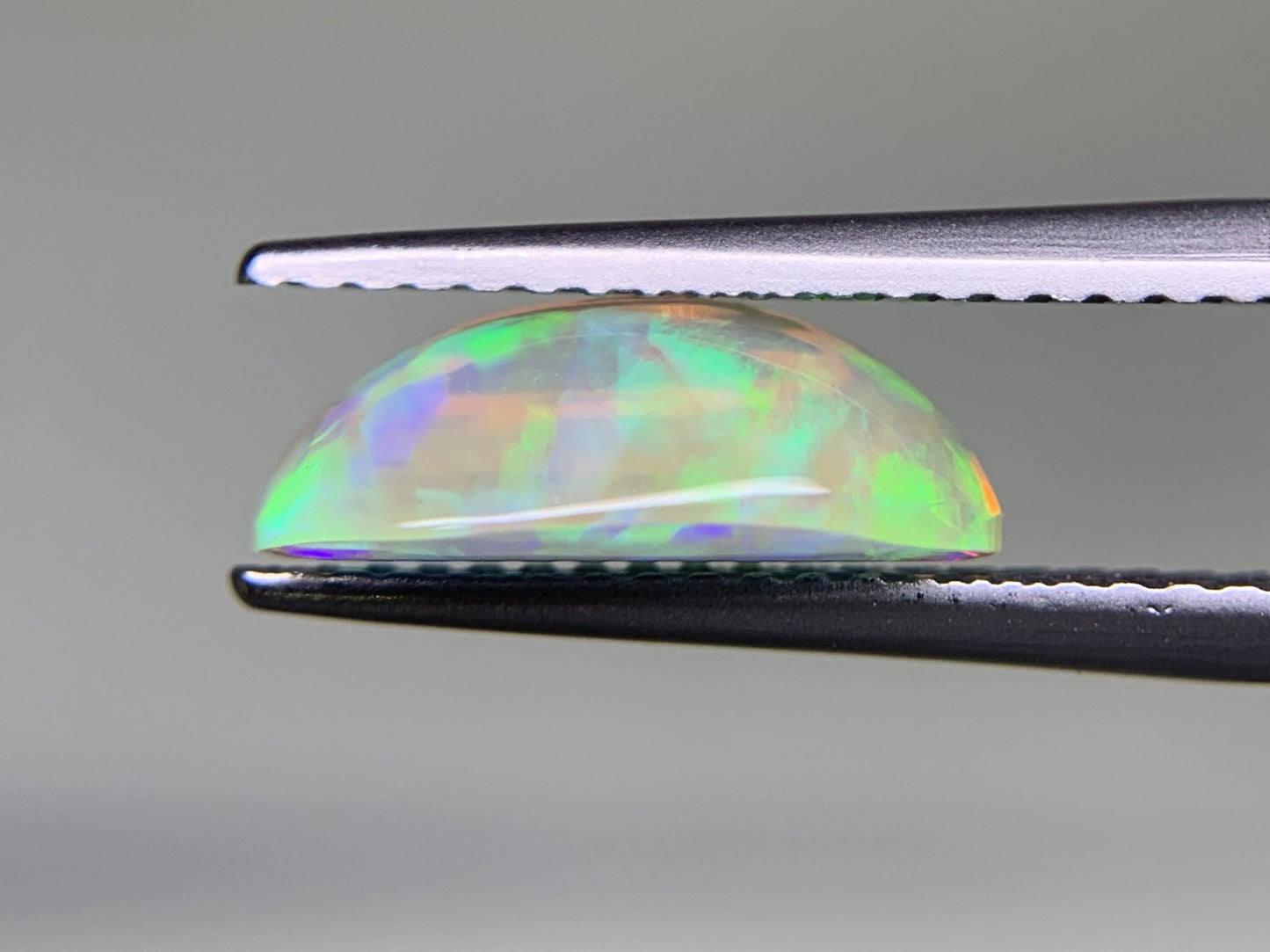 オパール 2.371ct 宝石ソーティング付き  11.9㎜×8.7㎜×4.3㎜  ルース（ 裸石 ） 3476Y