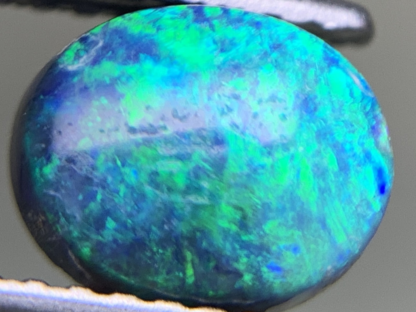 ブラックオパール 0.934ct 宝石ソーティング付き  7.3㎜×5.9㎜×3.5㎜  ルース（ 裸石 ） 3535Y