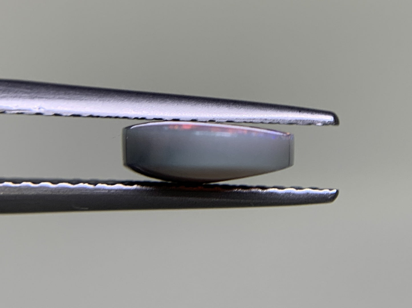 ブラックオパール 1.897ct 中央宝石ソーティング付き 11.2㎜×8.2㎜×2.9㎜ ルース（ 裸石 ） 3539Y