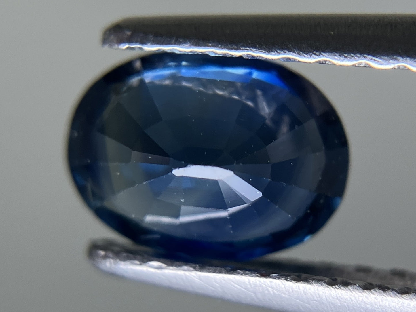 サファイア 1.08ct AIGS鑑別書付き ロイヤルブルー  7.01㎜×5.24㎜×3.62㎜ ルース（ 裸石 ） 3542YY