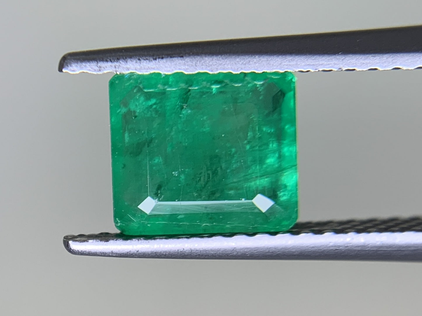 エメラルド  1.459ct  中央宝石ソーティング付き  7.14㎜×6.34㎜×3.56㎜  ルース（ 裸石 ） 3355Y