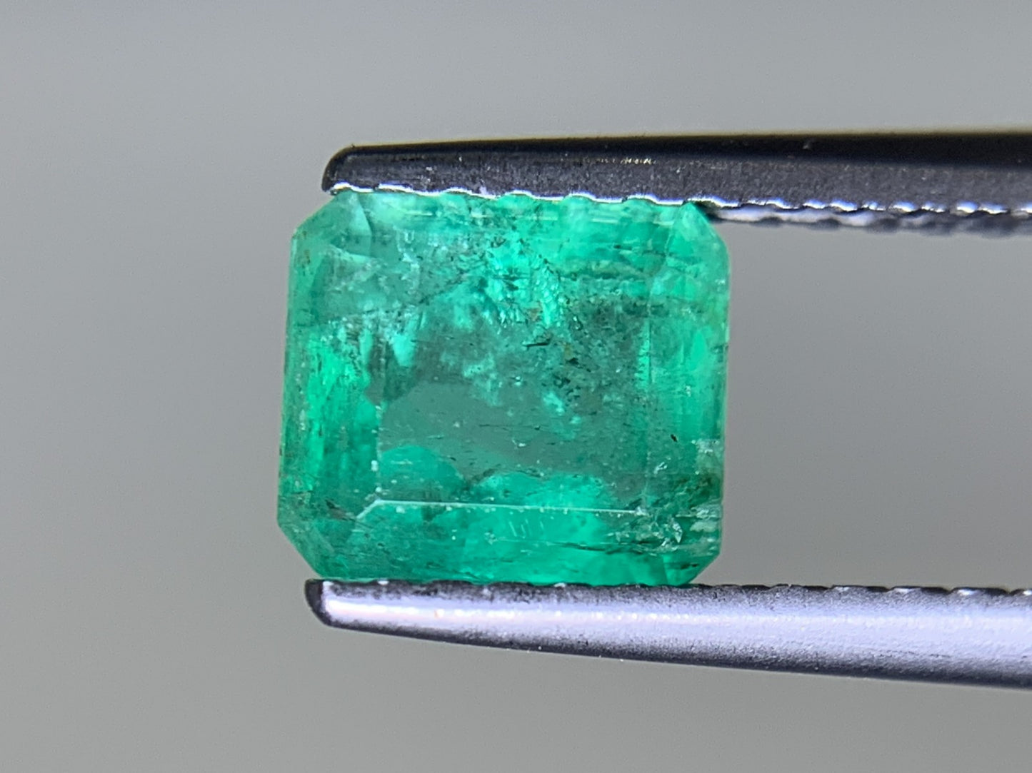 エメラルド 1.074ct 宝石ソーティング付き  6.2㎜×5.6㎜×3.9㎜  ルース（ 裸石 ） 3556Y