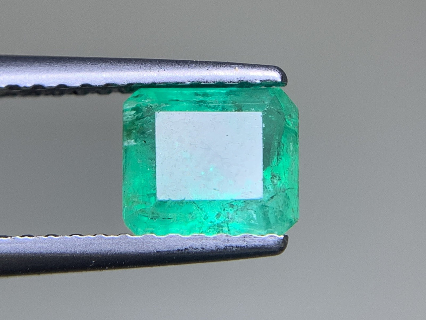 エメラルド 1.074ct 宝石ソーティング付き  6.2㎜×5.6㎜×3.9㎜  ルース（ 裸石 ） 3556Y