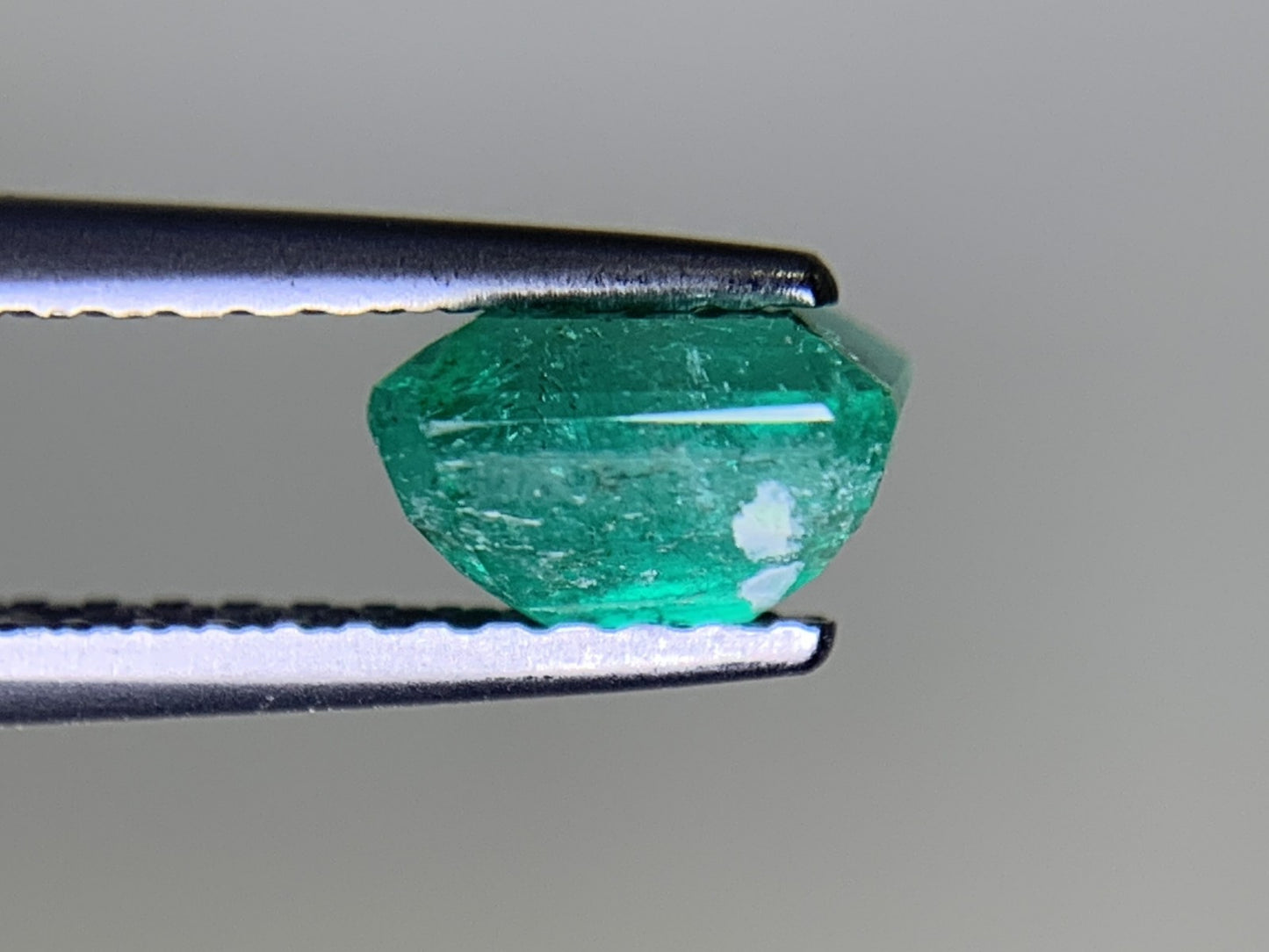 エメラルド 1.074ct 宝石ソーティング付き  6.2㎜×5.6㎜×3.9㎜  ルース（ 裸石 ） 3556Y