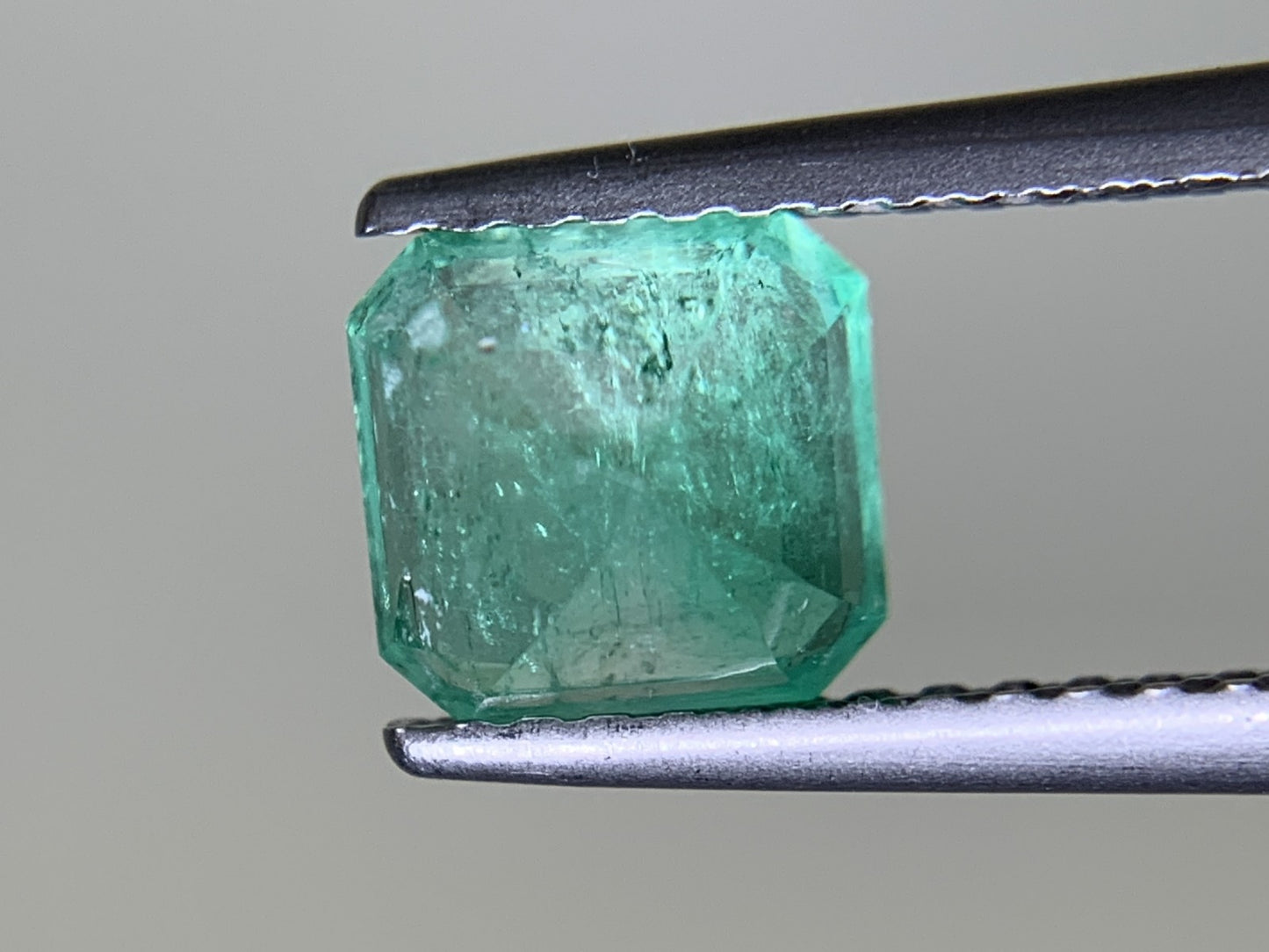 エメラルド  1.043ct  中央宝石ソーティング付き  6.10㎜×5.86㎜×4.21㎜  ルース（ 裸石 ） 3558Y