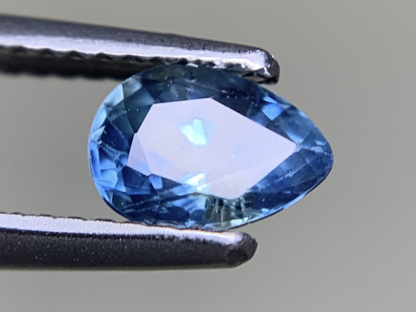 サファイア 1.066ct  宝石ソーティング付き  6.8㎜×5.1㎜×4.0㎜  ルース（ 裸石 ） 3582Y