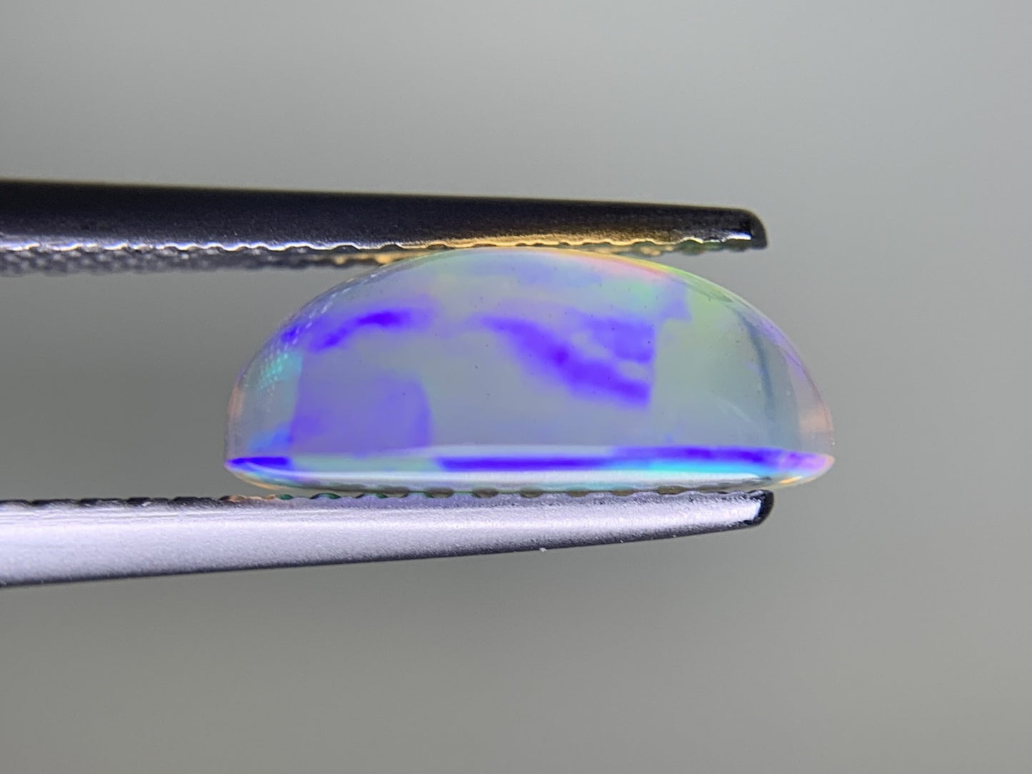オパール 2.359ct 宝石ソーティング付き 11.4㎜×8.2㎜×4.5㎜ ルース（ 裸石 ） 3599Y