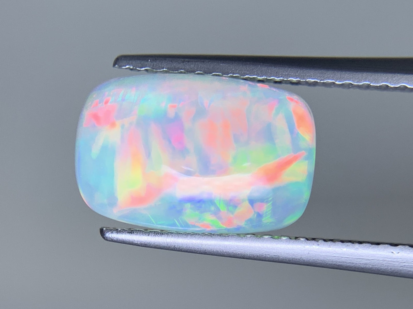 オパール 1.933ct 宝石ソーティング付き  11.9㎜×7.8㎜×3.6㎜  ルース（ 裸石 ） 3618Y