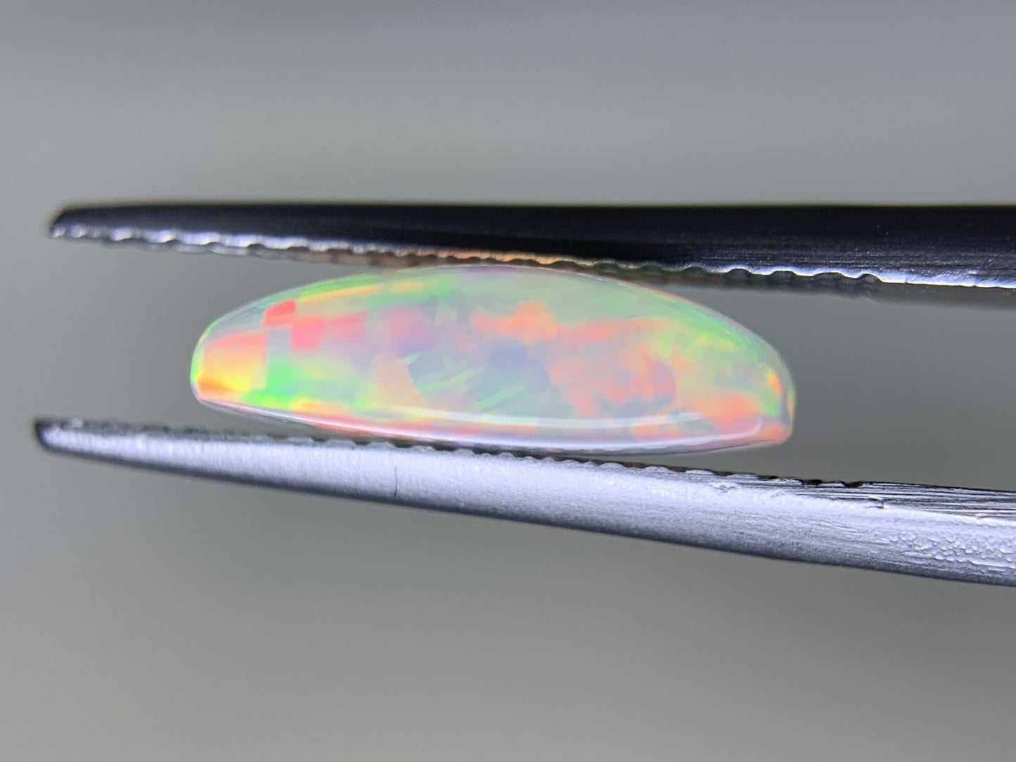 オパール 1.933ct 宝石ソーティング付き  11.9㎜×7.8㎜×3.6㎜  ルース（ 裸石 ） 3618Y