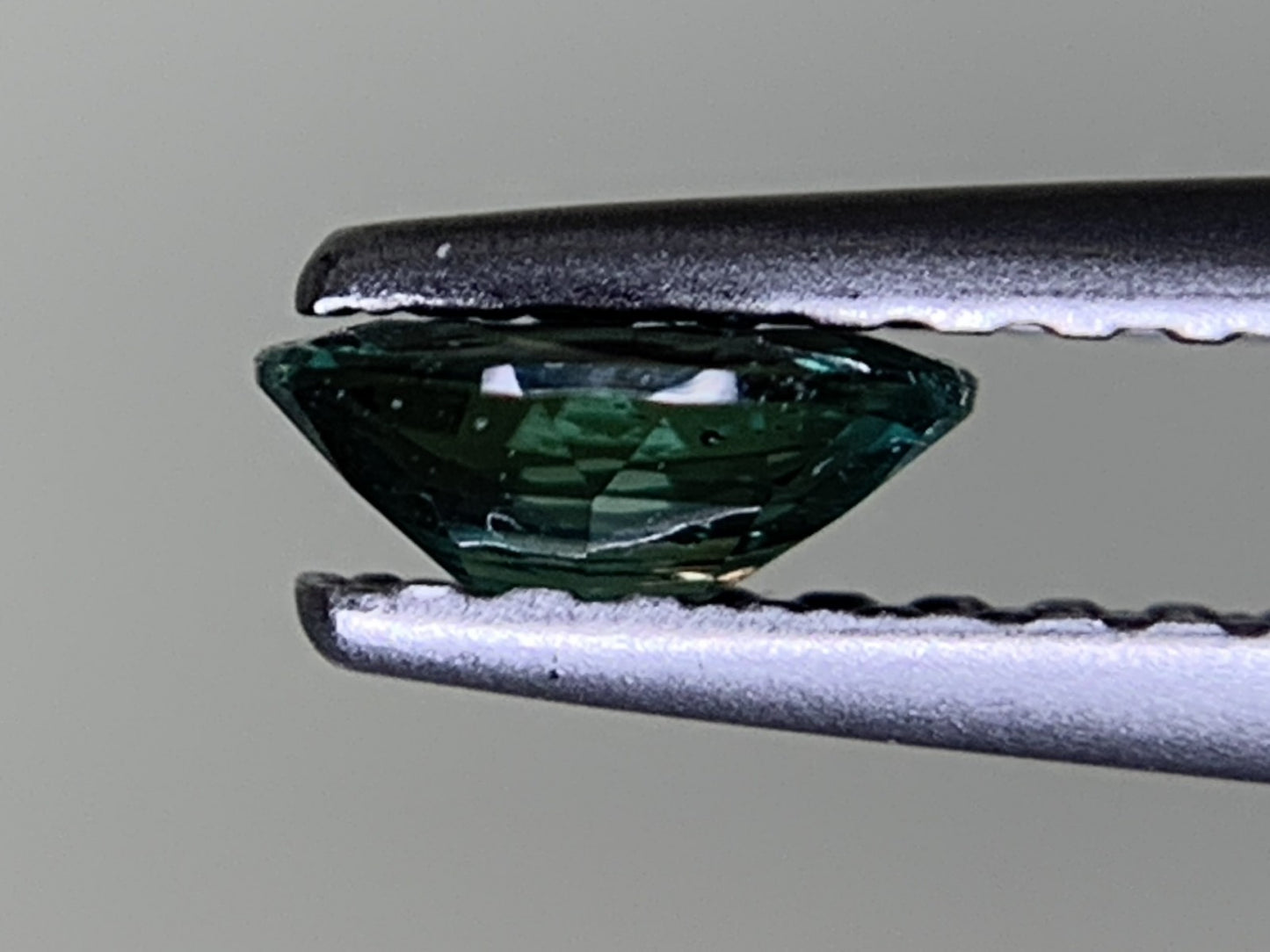 アレキサンドライト  0.344ct  中央宝石ソーティング付き  5.1㎜×4.0㎜×2.1㎜  ルース（ 裸石 ） 3664Y