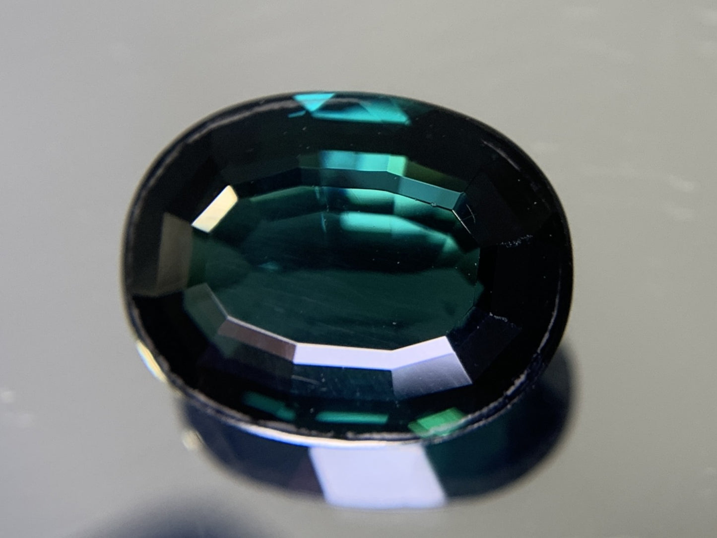 グリーントルマリン 5.763ct  宝石ソーティング付き  13.6㎜×10.7㎜×5.3㎜  ルース（ 裸石 ） 3689Y