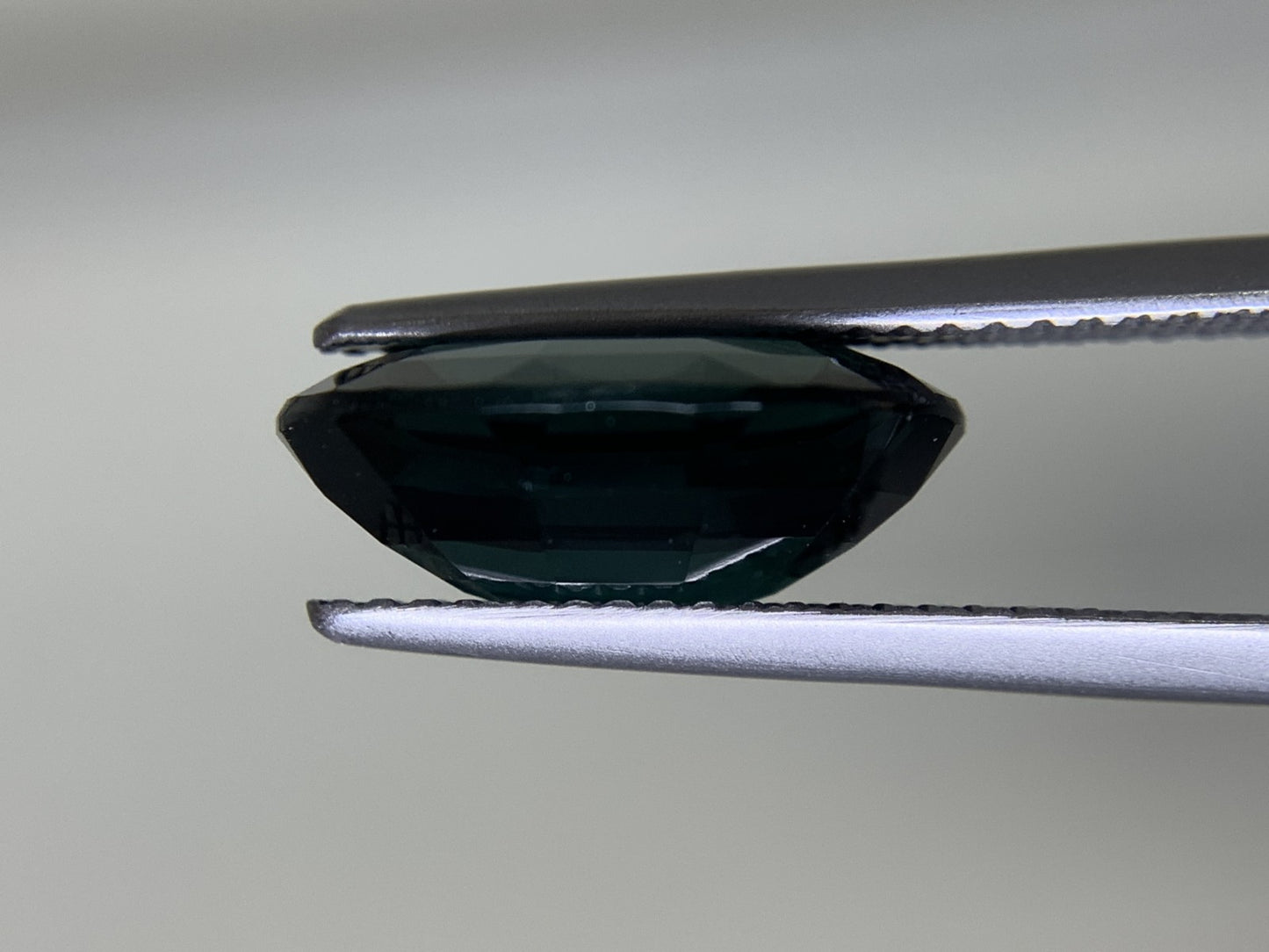 グリーントルマリン 5.763ct  宝石ソーティング付き  13.6㎜×10.7㎜×5.3㎜  ルース（ 裸石 ） 3689Y