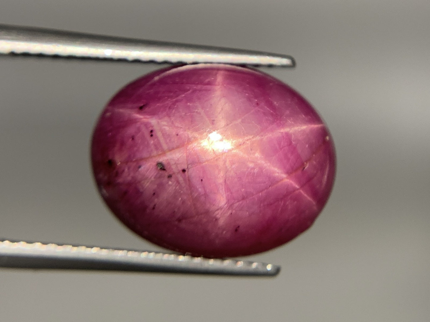 スタールビー 12.409ct 宝石ソーティング付き  14.8㎜×11.8㎜×6.3㎜  ルース（ 裸石 ） 3690Y