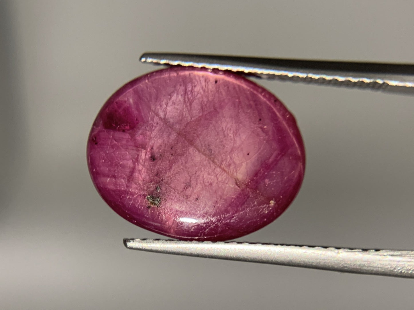スタールビー 12.409ct 宝石ソーティング付き  14.8㎜×11.8㎜×6.3㎜  ルース（ 裸石 ） 3690Y
