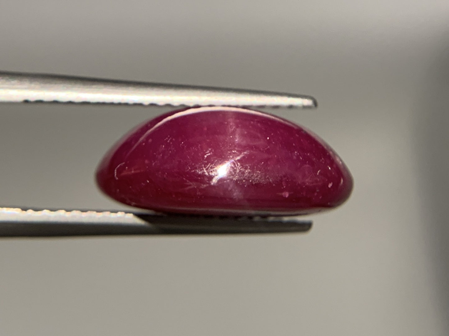 スタールビー 12.409ct 宝石ソーティング付き  14.8㎜×11.8㎜×6.3㎜  ルース（ 裸石 ） 3690Y