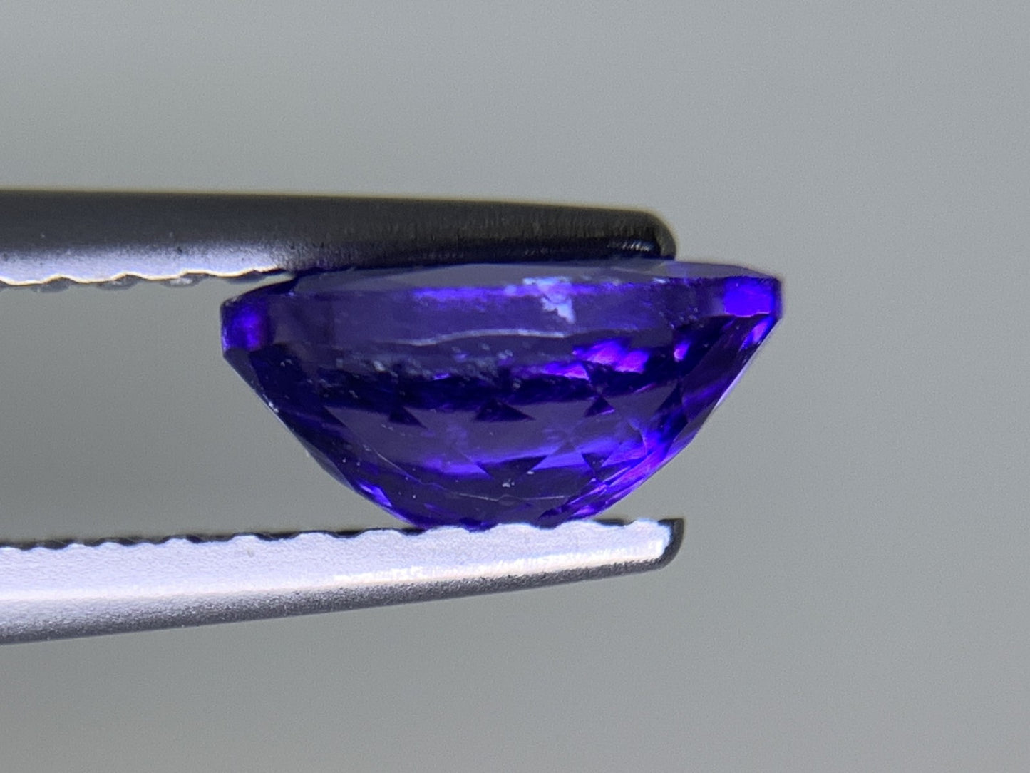 タンザナイト 1.109ct 宝石ソーティング付き  7.3㎜×5.5㎜×3.5㎜  ルース（ 裸石 ） 3692Y