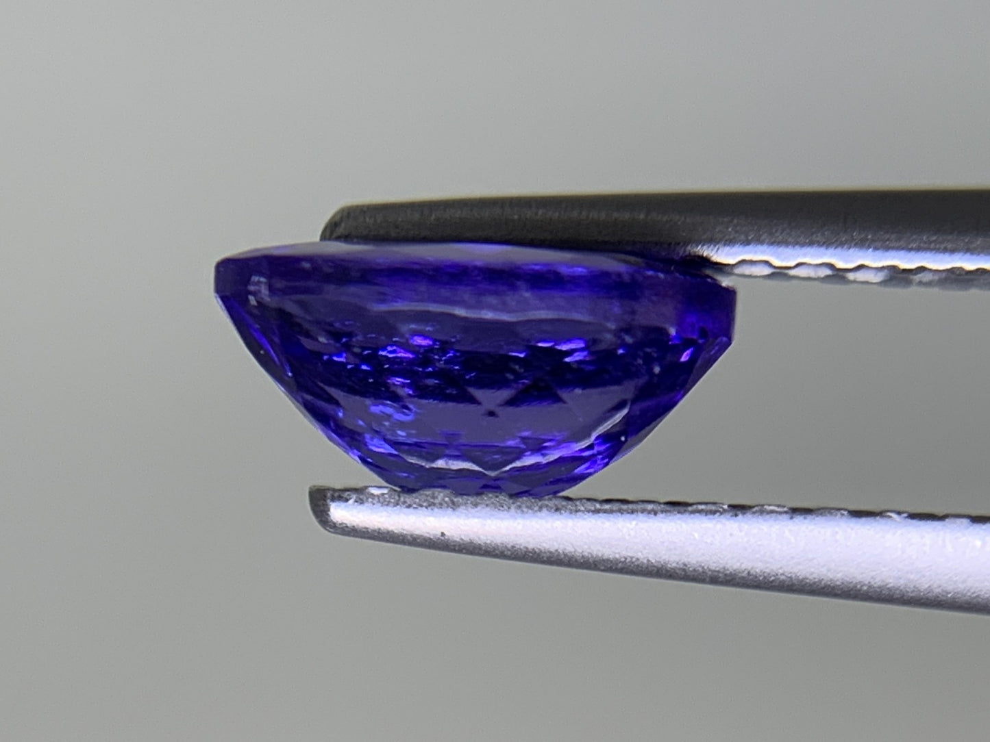 タンザナイト 1.109ct 宝石ソーティング付き  7.3㎜×5.5㎜×3.5㎜  ルース（ 裸石 ） 3692Y