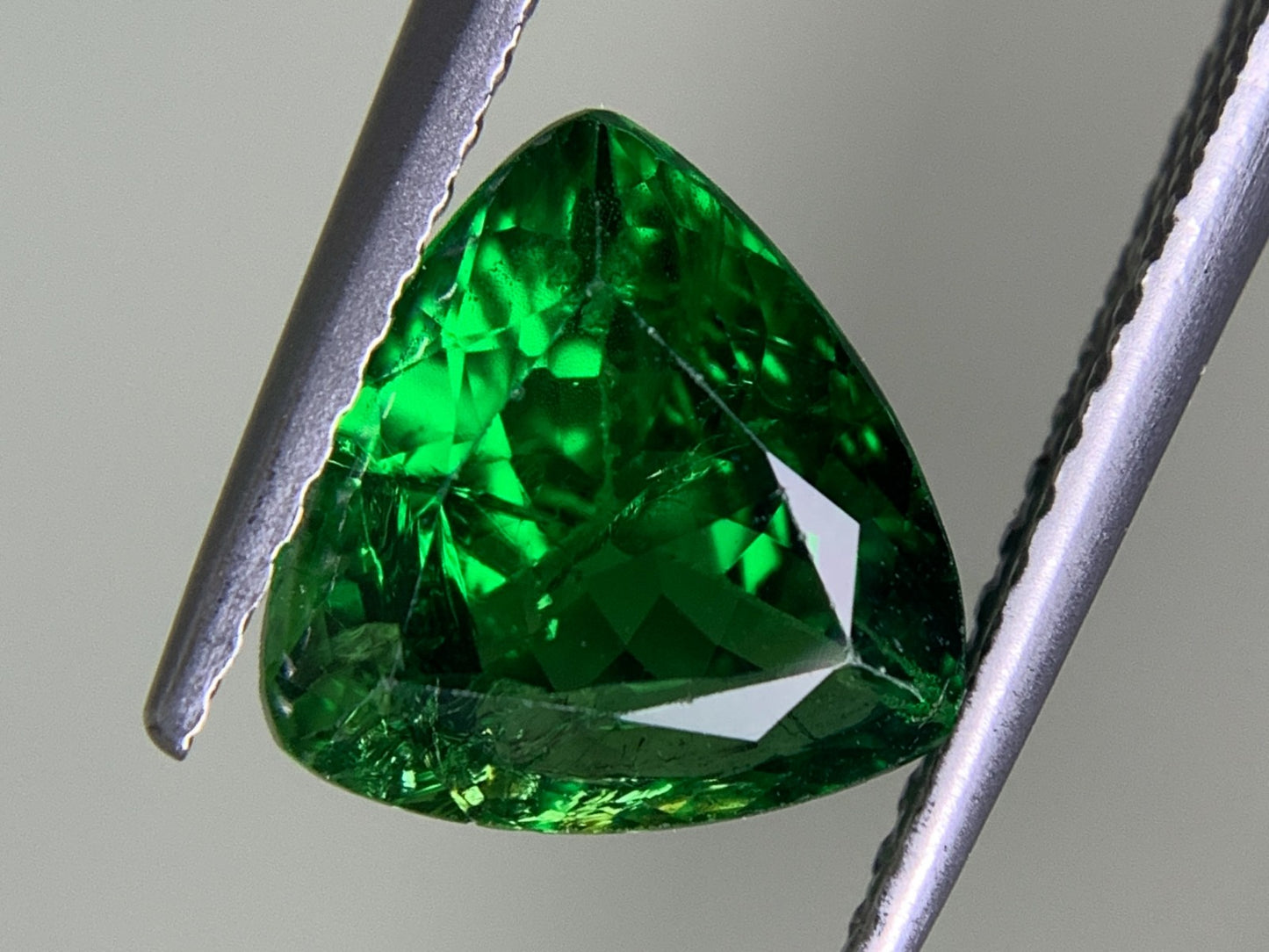 ツァボライト 2.17ct （グロッシュラーガーネット） GRS宝石鑑別書付き  vivid green No Heat 8.83㎜×8.64㎜×4.37㎜  ルース（ 裸石 ）   3706Y