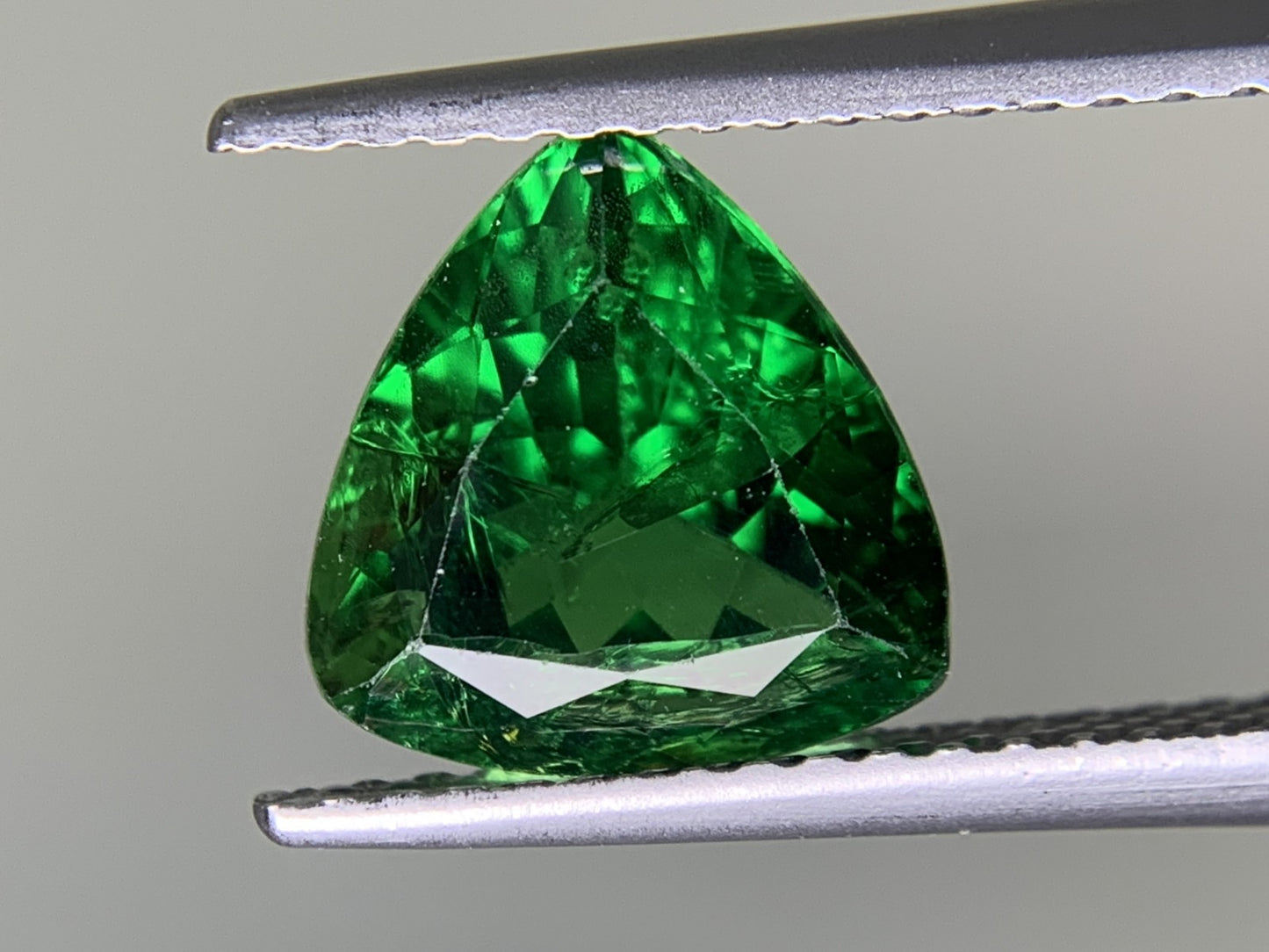 ツァボライト 2.17ct （グロッシュラーガーネット） GRS宝石鑑別書付き  vivid green No Heat 8.83㎜×8.64㎜×4.37㎜  ルース（ 裸石 ）   3706Y