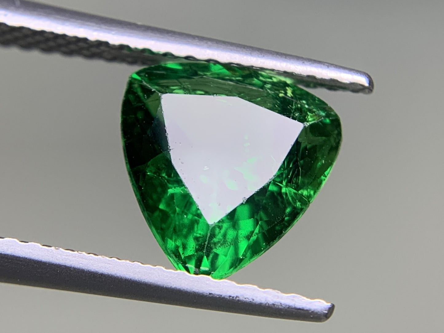 ツァボライト 2.17ct （グロッシュラーガーネット） GRS宝石鑑別書付き  vivid green No Heat 8.83㎜×8.64㎜×4.37㎜  ルース（ 裸石 ）   3706Y