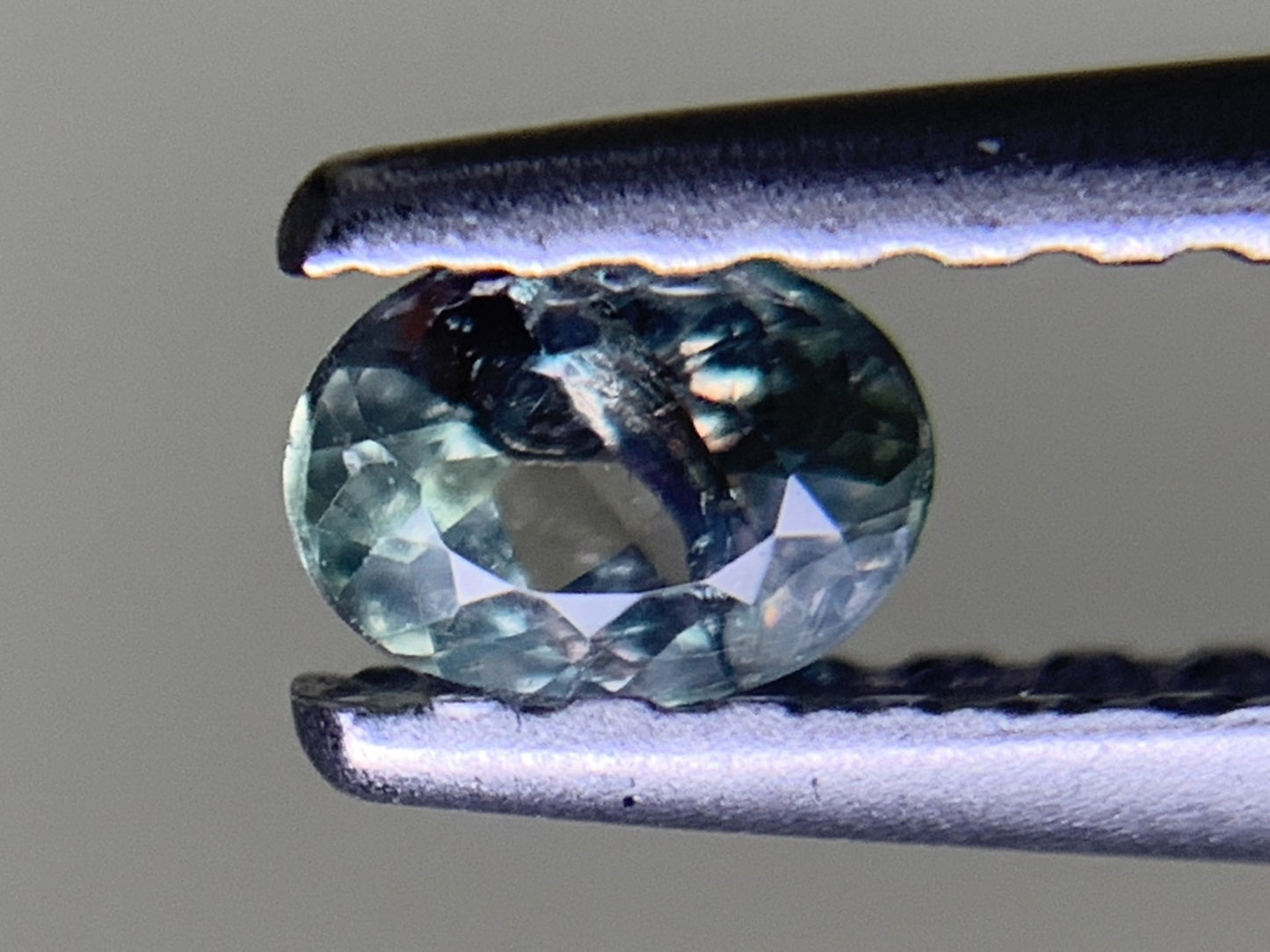 アレキサンドライト 0.166ct 中央宝石ソーティング付き 3.84㎜×2.82㎜×1.85㎜ ルース（ 裸石 ） 3710Y