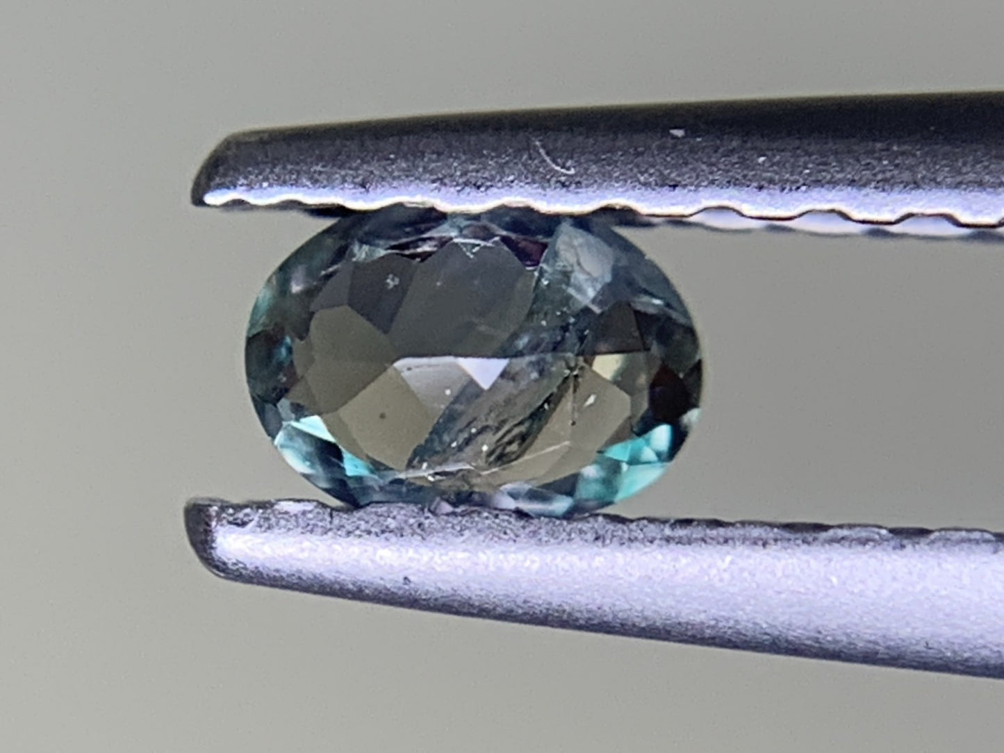 アレキサンドライト 0.166ct 中央宝石ソーティング付き 3.84㎜×2.82㎜×1.85㎜ ルース（ 裸石 ） 3710Y