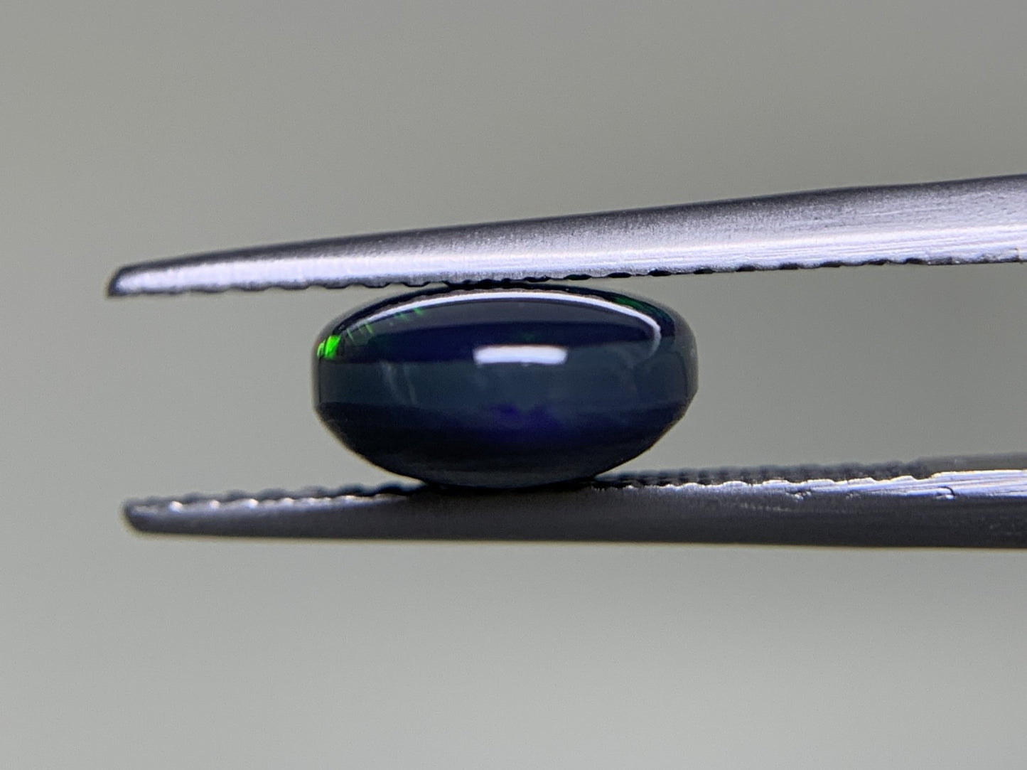ブラックオパール  2.336ct  中央宝石ソーティング付き  10.9㎜×8.2㎜×4.2㎜  ルース（ 裸石 ） 3736Y