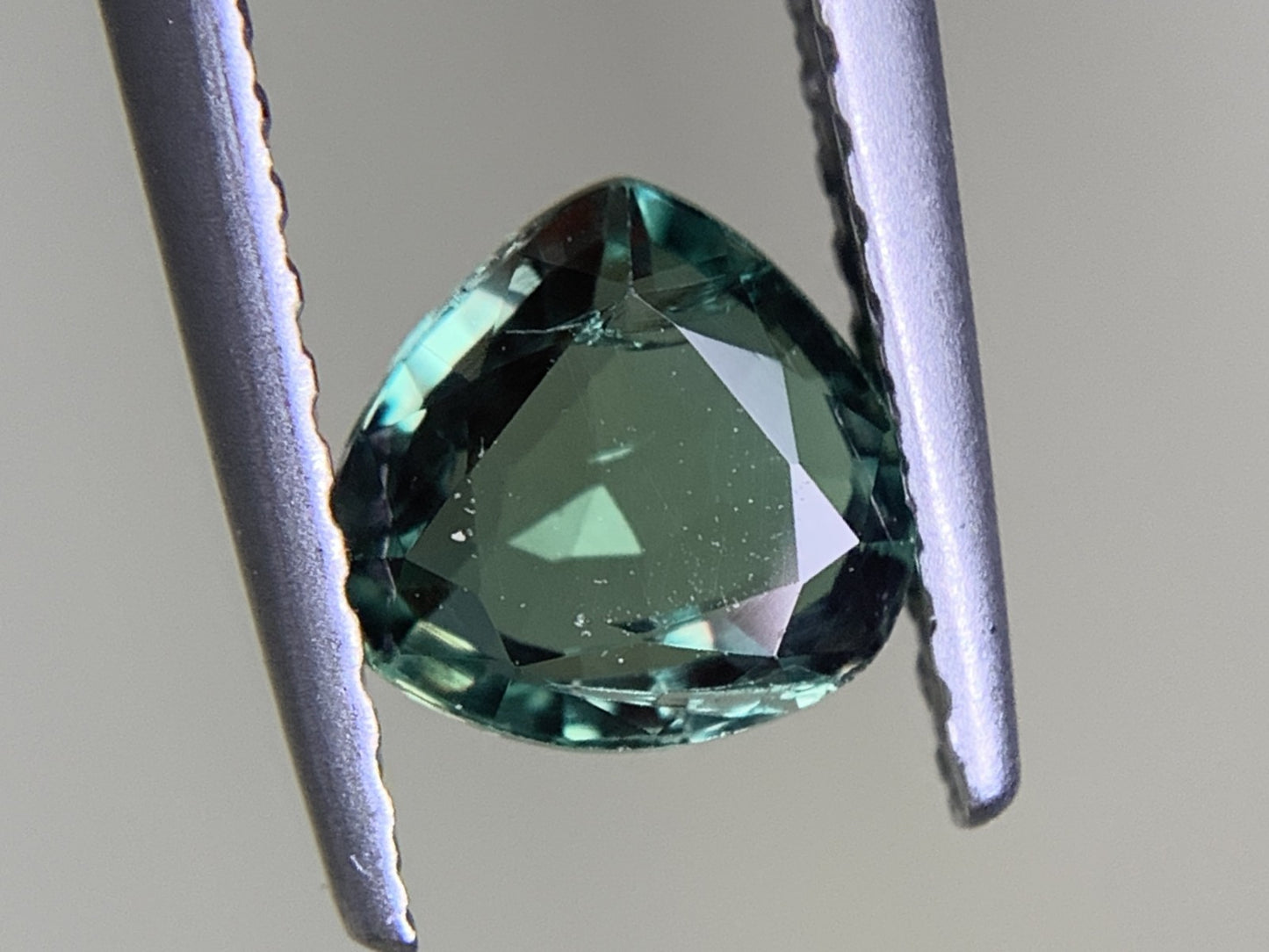 アレキサンドライト  0.767ct  中央宝石ソーティング付き  5.60㎜×5.81㎜×2.65㎜  ルース（ 裸石 ） 3737Y