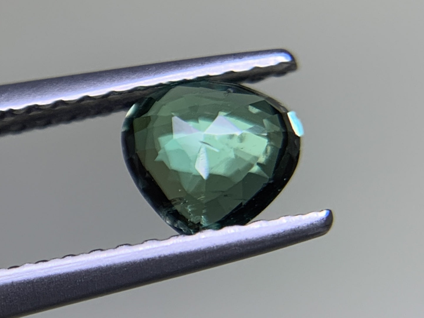 アレキサンドライト  0.767ct  中央宝石ソーティング付き  5.60㎜×5.81㎜×2.65㎜  ルース（ 裸石 ） 3737Y