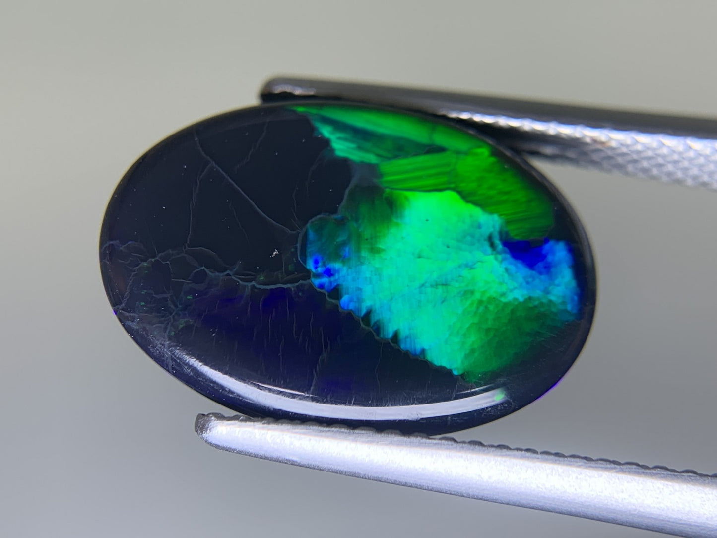 ブラックオパール 6.059ct 中央宝石ソーティング付き 16.2㎜×11.1㎜×4.6㎜ ルース（ 裸石 ） 3744Y
