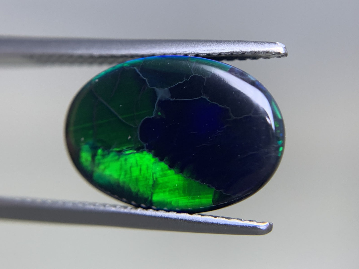 ブラックオパール 6.059ct 中央宝石ソーティング付き 16.2㎜×11.1㎜×4.6㎜ ルース（ 裸石 ） 3744Y