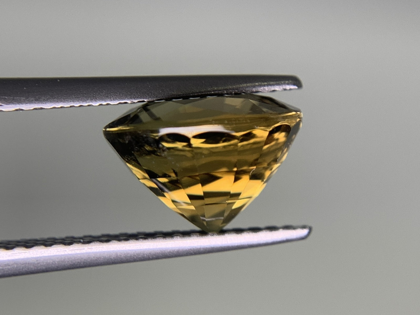 トルマリン 3.288ct 宝石ソーティング付き 9.6㎜×8.0㎜×6.6㎜ ルース（ 裸石 ） 3751Y