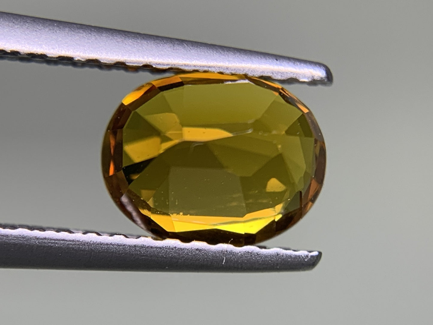 ゴールデンサファイア 1.430ct  中央宝石ソーティング付き  7.30㎜×5.76㎜×3.74㎜  ルース（ 裸石 ） 3755Y