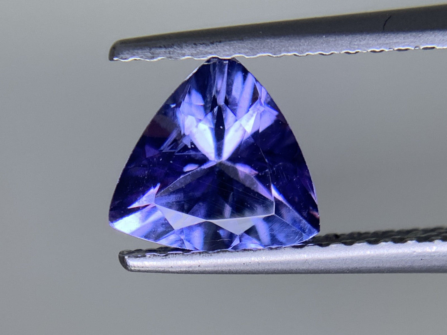 タンザナイト 1.184ct 宝石ソーティング付き  7.0㎜×6.9㎜×4.3㎜  ルース（ 裸石 ） 3763Y
