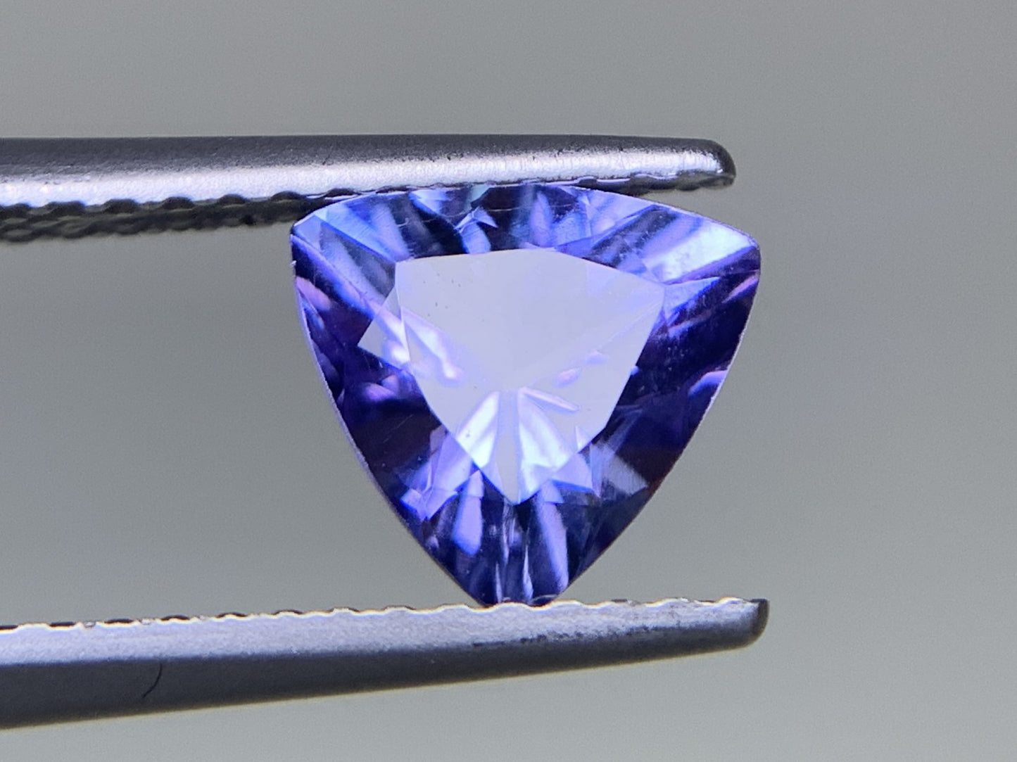 タンザナイト 1.184ct 宝石ソーティング付き  7.0㎜×6.9㎜×4.3㎜  ルース（ 裸石 ） 3763Y