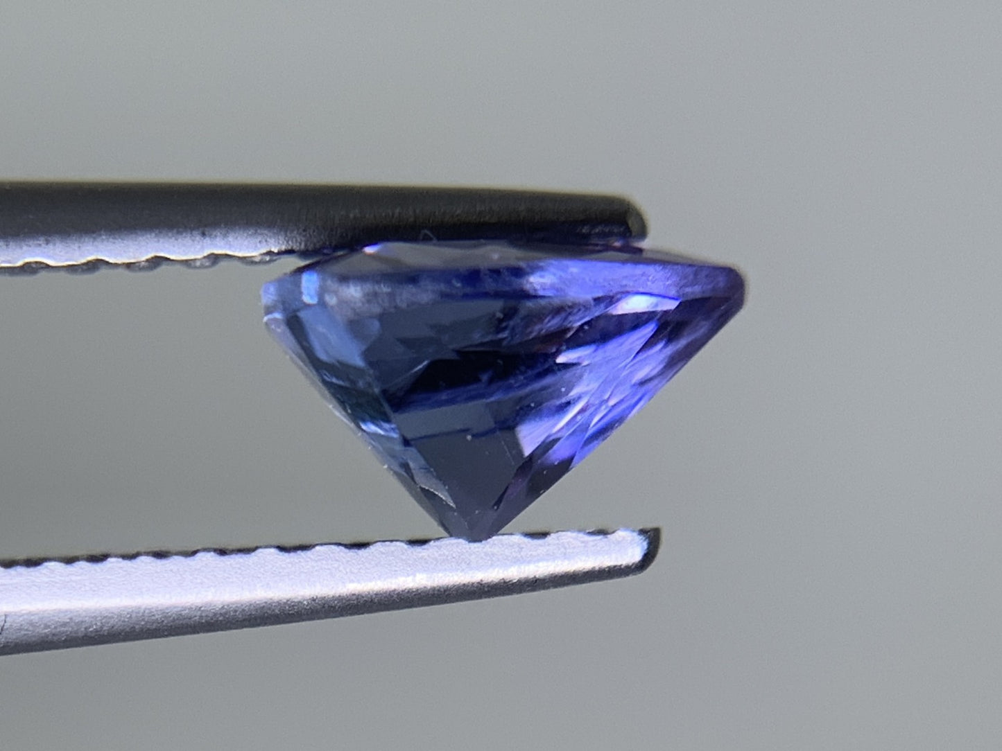 タンザナイト 1.184ct 宝石ソーティング付き  7.0㎜×6.9㎜×4.3㎜  ルース（ 裸石 ） 3763Y