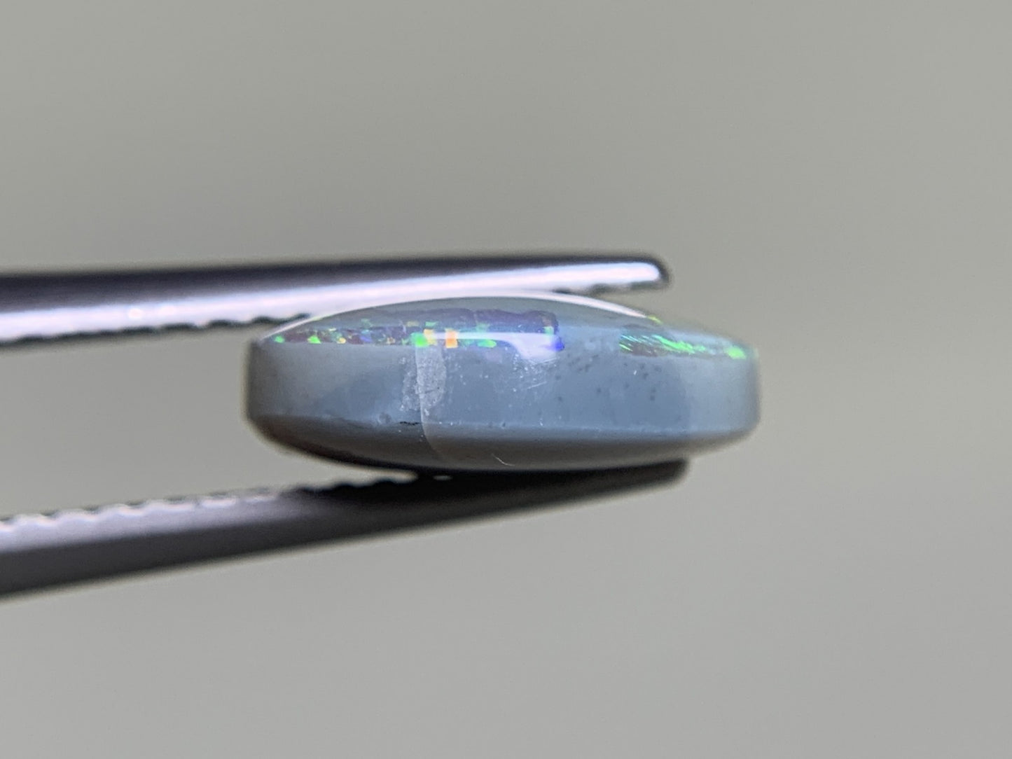 ブラックオパール 2.374ct 宝石ソーティング付き  11.0㎜×9.0㎜×3.6㎜  ルース（ 裸石 ） 3769Y