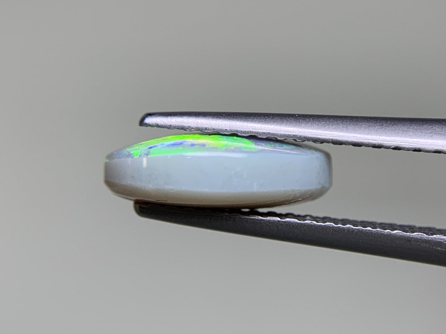 ブラックオパール 2.374ct 宝石ソーティング付き  11.0㎜×9.0㎜×3.6㎜  ルース（ 裸石 ） 3769Y