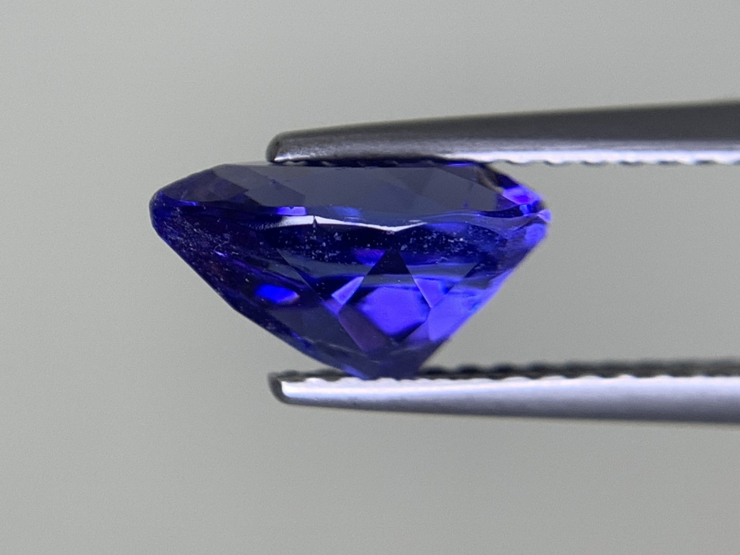 タンザナイト 1.909ct 宝石ソーティング付き  9.1㎜×6.7㎜×5.0㎜  ルース（ 裸石 ） 3770Y