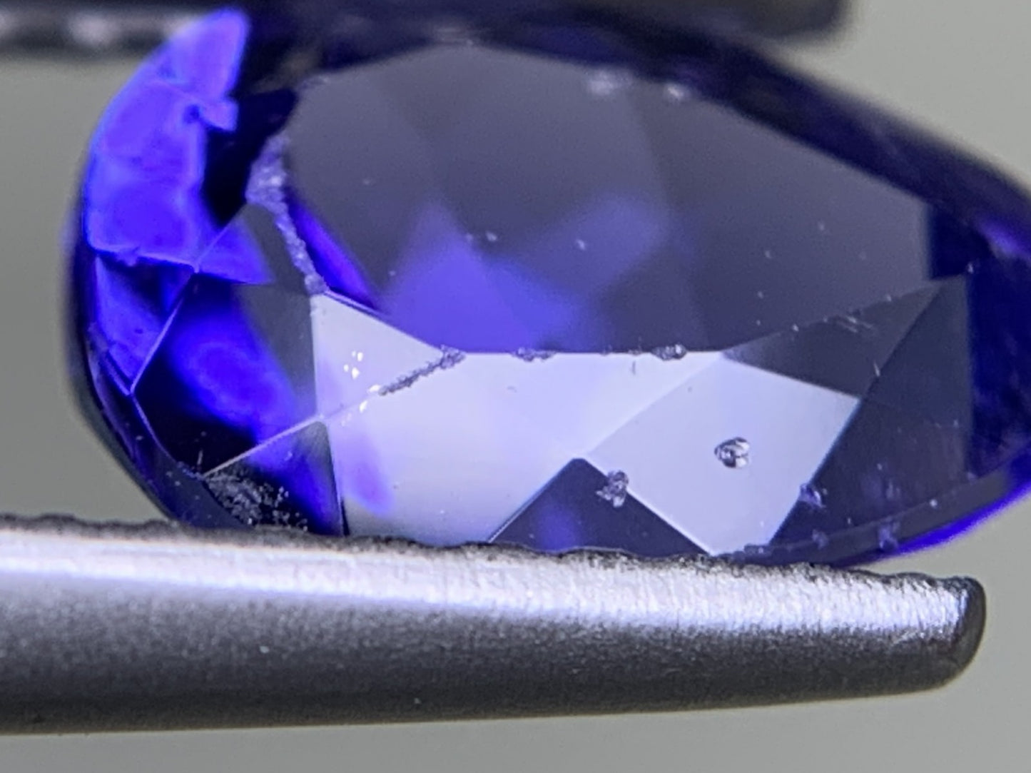 タンザナイト 1.909ct 宝石ソーティング付き  9.1㎜×6.7㎜×5.0㎜  ルース（ 裸石 ） 3770Y