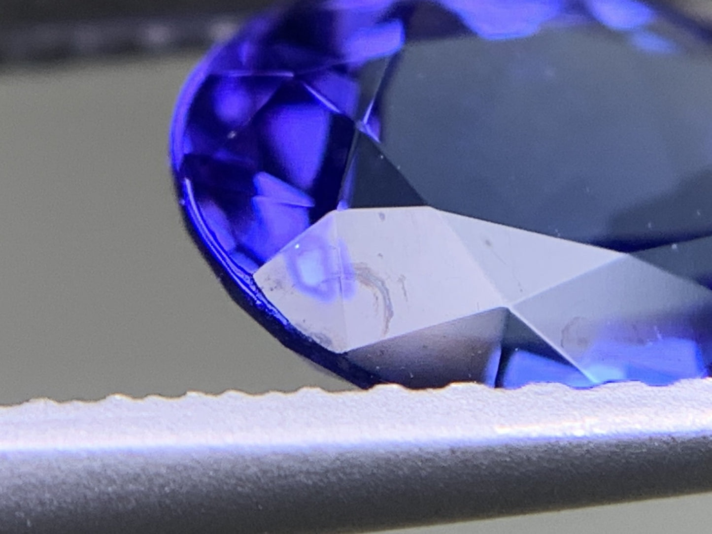 タンザナイト 1.808ct 宝石ソーティング付き  9.2㎜×6.9㎜×4.1㎜  ルース（ 裸石 ） 3771Y
