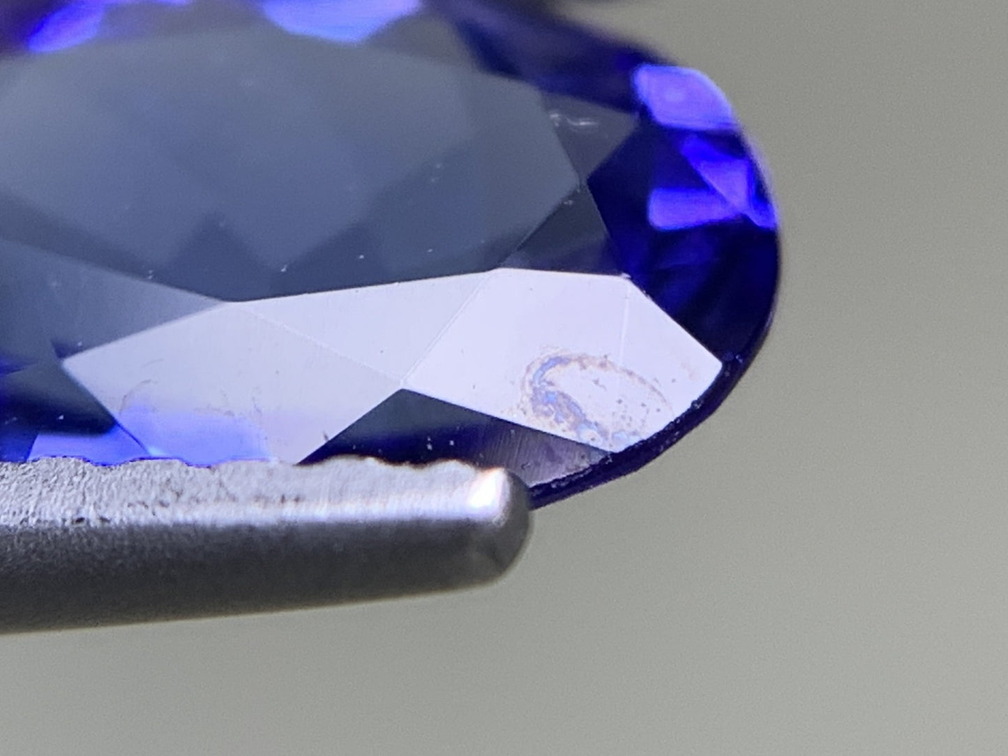 タンザナイト 1.808ct 宝石ソーティング付き  9.2㎜×6.9㎜×4.1㎜  ルース（ 裸石 ） 3771Y