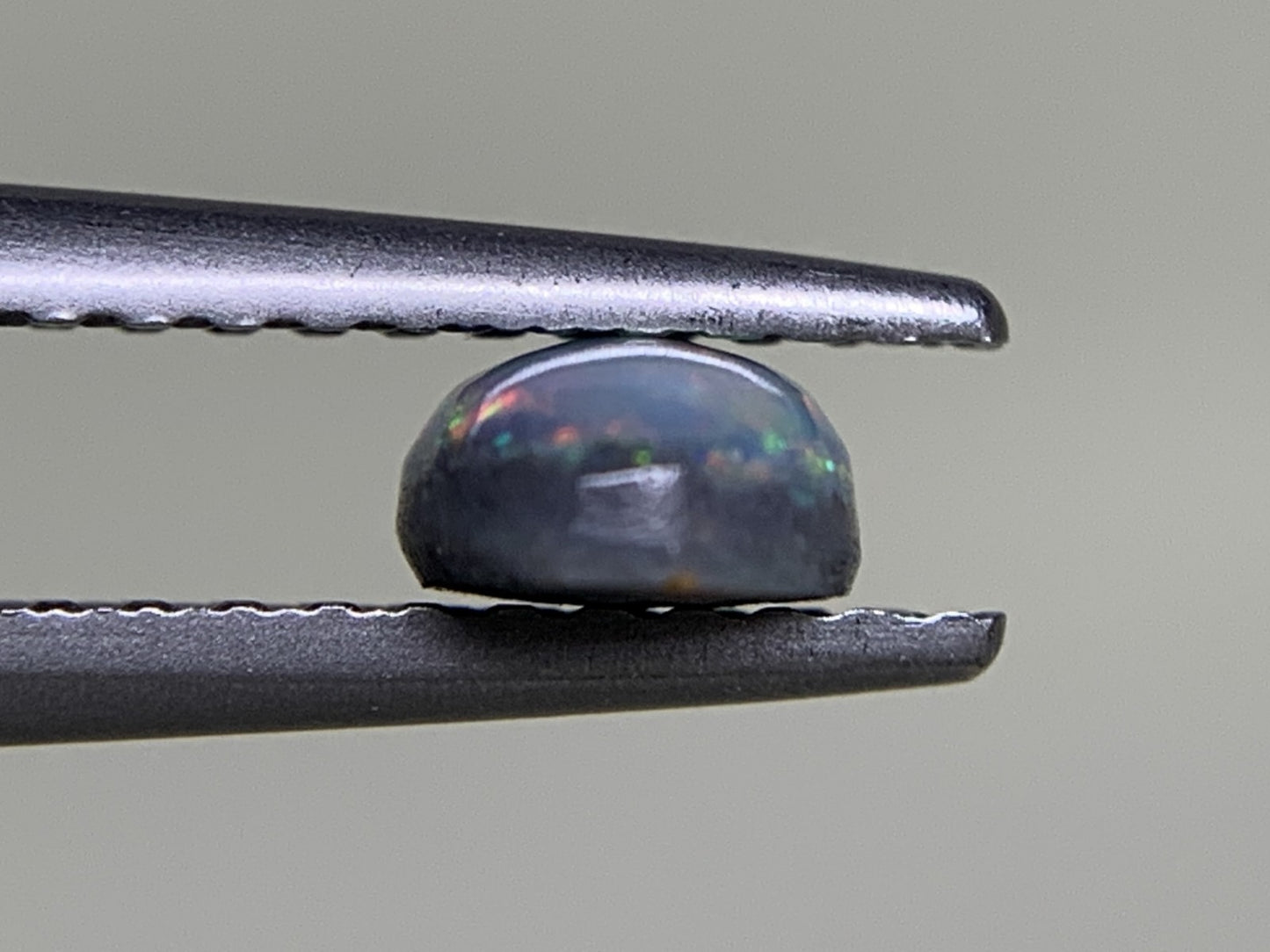 ブラックオパール 0.465ct 宝石ソーティング付き  6.3㎜×4.3㎜×2.5㎜  ルース（ 裸石 ） 3779Y