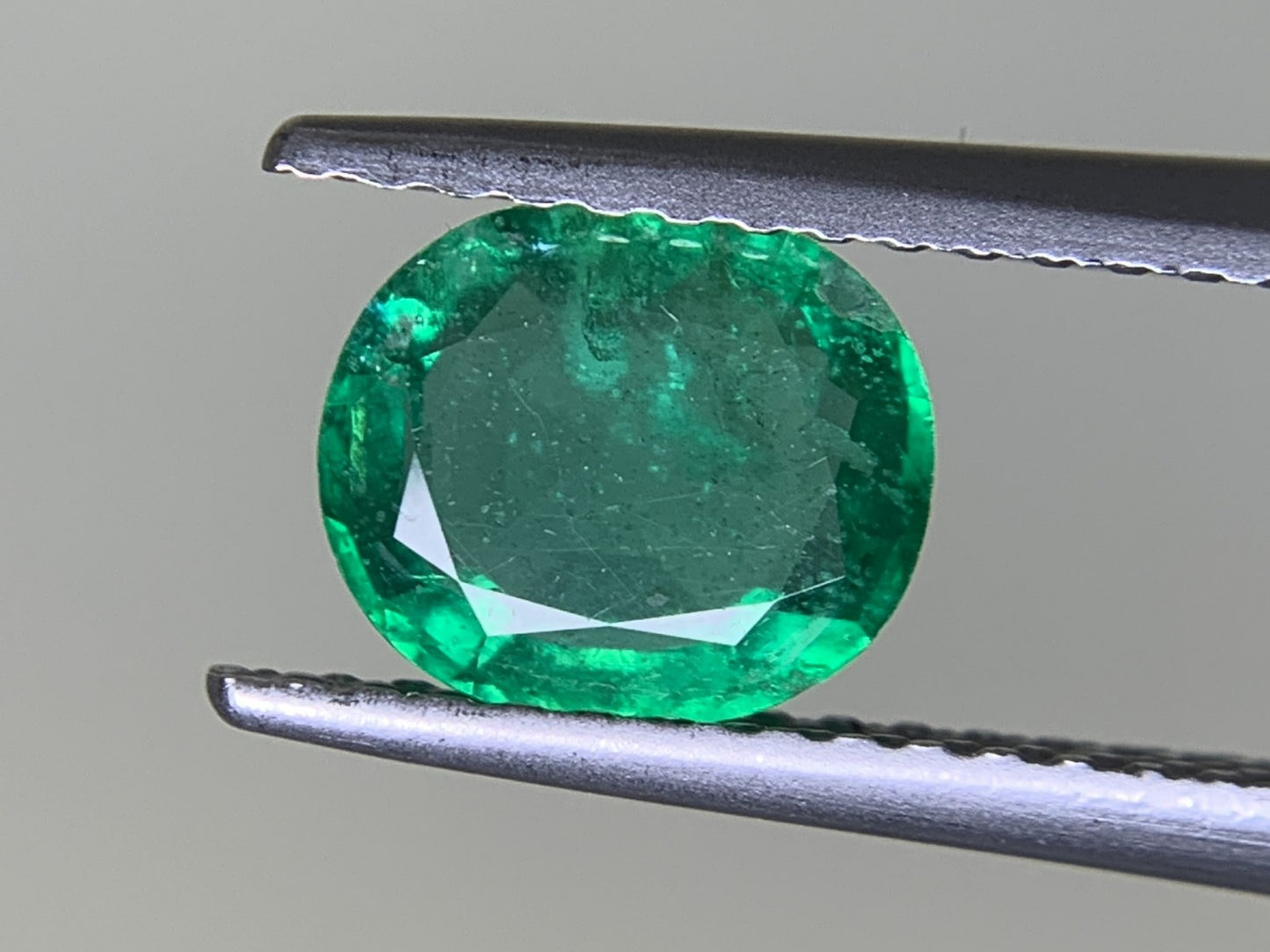 エメラルド 1.001ct 宝石ソーティング付き  7.0㎜×6.1㎜×3.2㎜  ルース（ 裸石 ） 3781Y